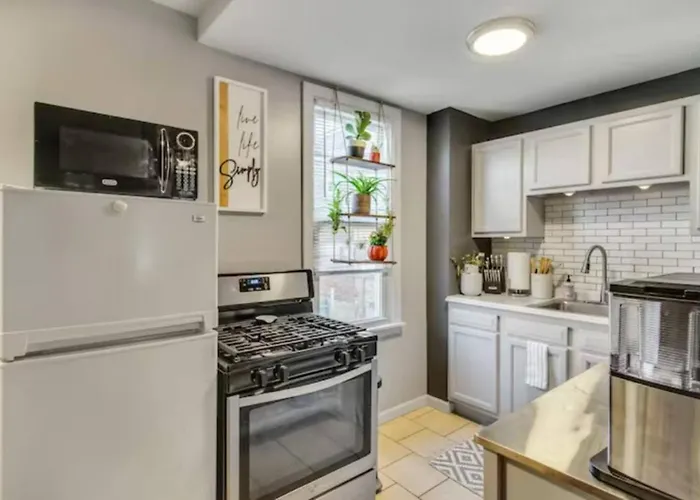 Apartment Near Arsenal Park L Street Parking *